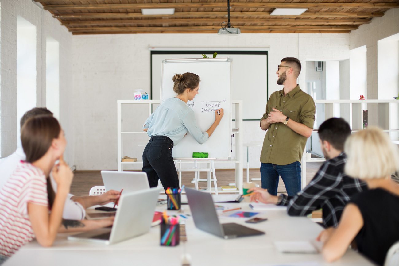 Si estás buscando mejorar tu empresa, implementar un sistema de compliance penal puede ser una excelente opción. ¡No solo ayudará a cumplir con las leyes y regulaciones aplicables, sino que también mejorará la imagen de tu empresa, atraerá y retendrá talentos y reducirá costes!