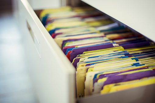 Consultoría LSSI para empresas: ¿en qué se diferencia el aviso legal con la política de privacidad?